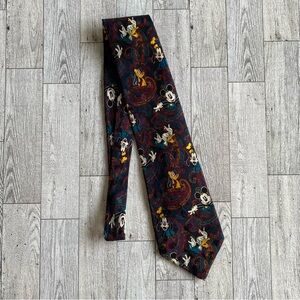 THE DISNEY STORE Necktie Mickey Mouse Goofy Donald‎ Duck Pluto Paisley Design